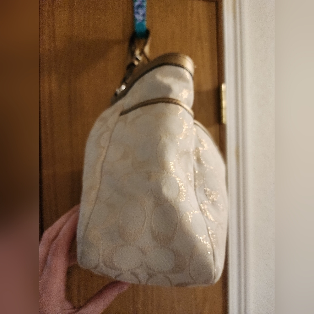 Guc beautiful gold jacquard signature coach shoulder bag see pics - Picture 5 of 10